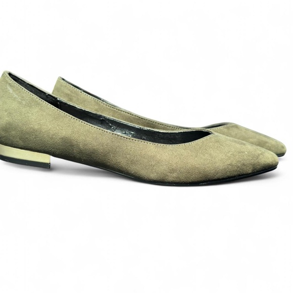 Coach and Four Olive Flats - Picture 1 of 6